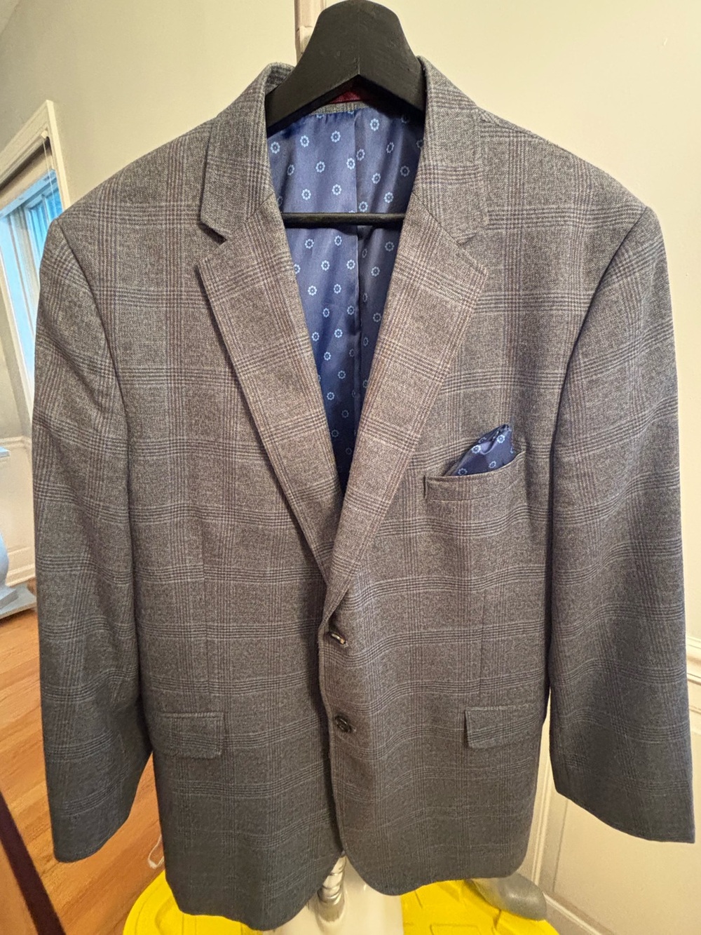 Men's Gray Plaid Blazer - Classic Tailored Sport Coat